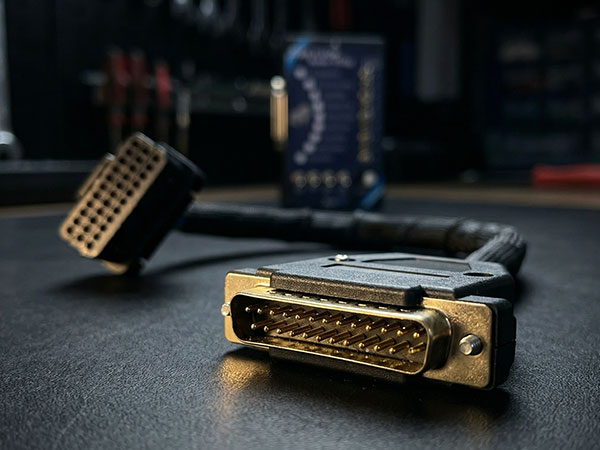 Cabo adaptador ECM 33 pinos com conectores